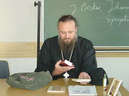 Священник Олег Моленко